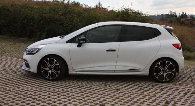 Renault Clio R.S. EDC 220 Trophy in prova