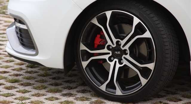 Renault Clio R.S. EDC 220 Trophy in prova