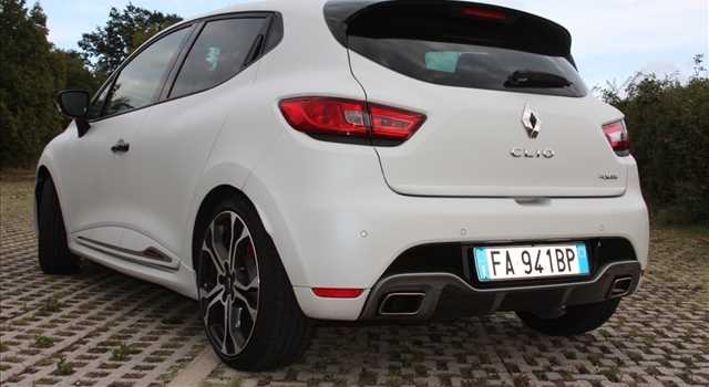 Renault Clio R.S. EDC 220 Trophy in prova