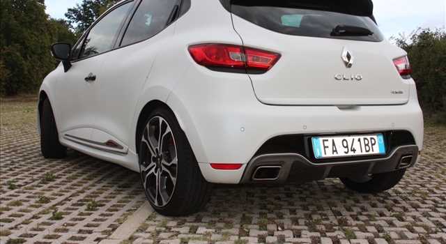 Renault Clio R.S. EDC 220 Trophy in prova