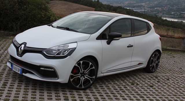 Renault Clio R.S. EDC 220 Trophy in prova