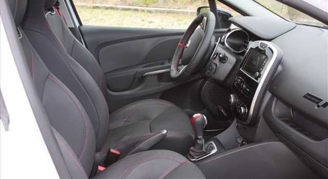 Renault Clio R.S. EDC 220 Trophy in prova