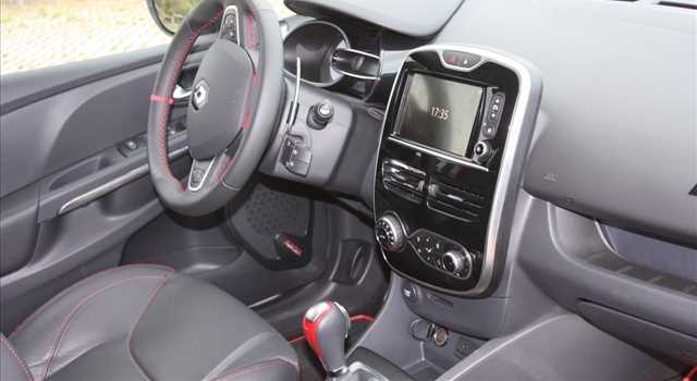 Renault Clio R.S. EDC 220 Trophy in prova