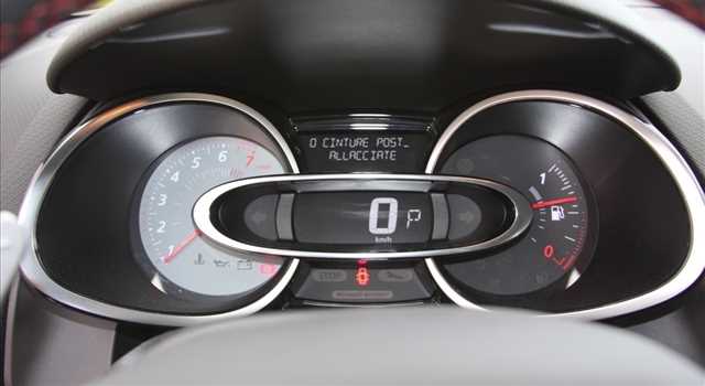 Renault Clio R.S. EDC 220 Trophy in prova