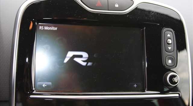 Renault Clio R.S. EDC 220 Trophy in prova