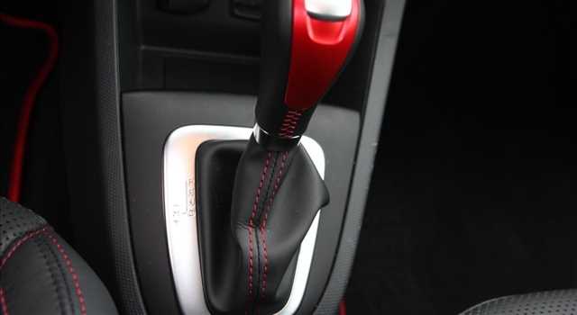 Renault Clio R.S. EDC 220 Trophy in prova