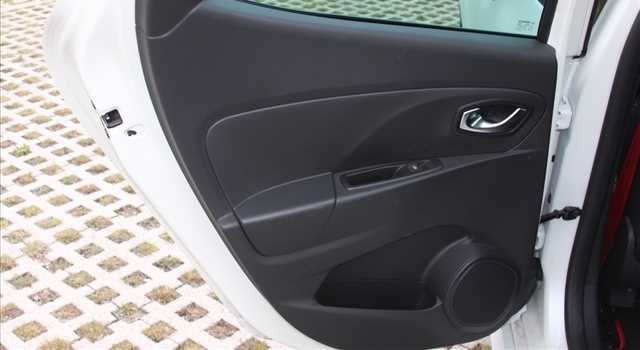 Renault Clio R.S. EDC 220 Trophy in prova