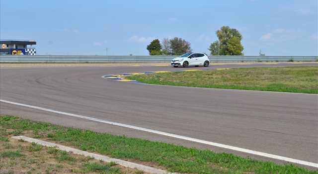 Renault Clio R.S. EDC 220 Trophy in prova