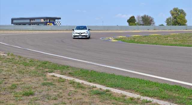 Renault Clio R.S. EDC 220 Trophy in prova