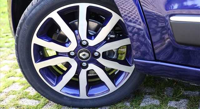 Renault Twingo EDC Lovely, primo contatto