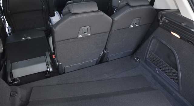 Peugeot 3008 vs Citroen C4 Picasso, prova su strada