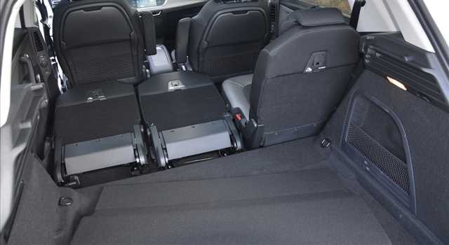 Peugeot 3008 vs Citroen C4 Picasso, prova su strada