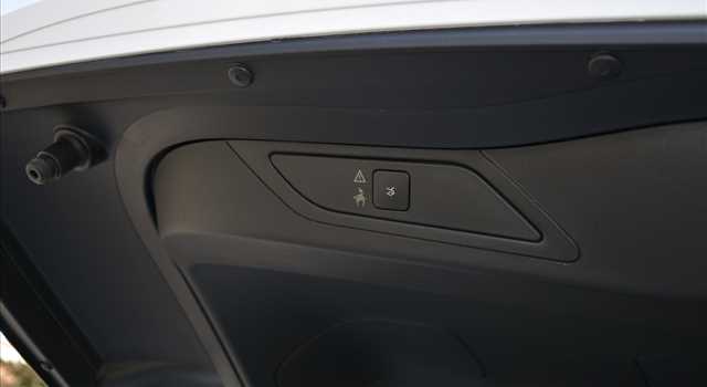 Peugeot 3008 vs Citroen C4 Picasso, prova su strada
