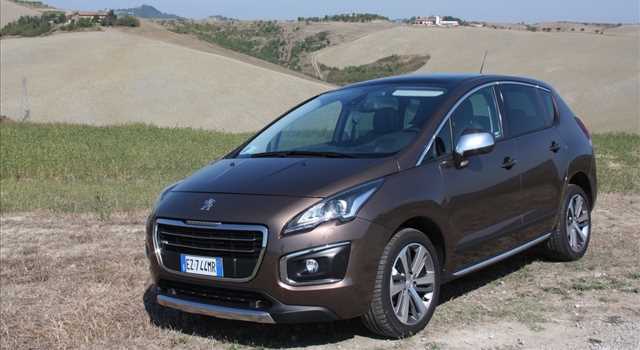 Peugeot 3008 vs Citroen C4 Picasso, prova su strada