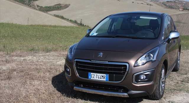 Peugeot 3008 vs Citroen C4 Picasso, prova su strada