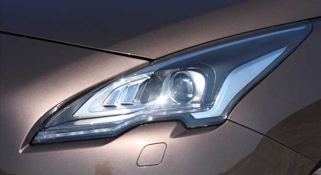 Peugeot 3008 vs Citroen C4 Picasso, prova su strada