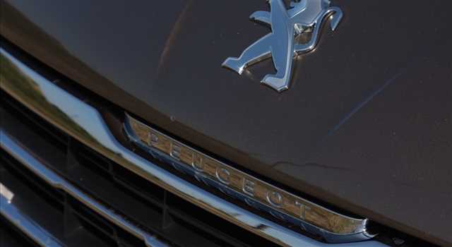 Peugeot 3008 vs Citroen C4 Picasso, prova su strada