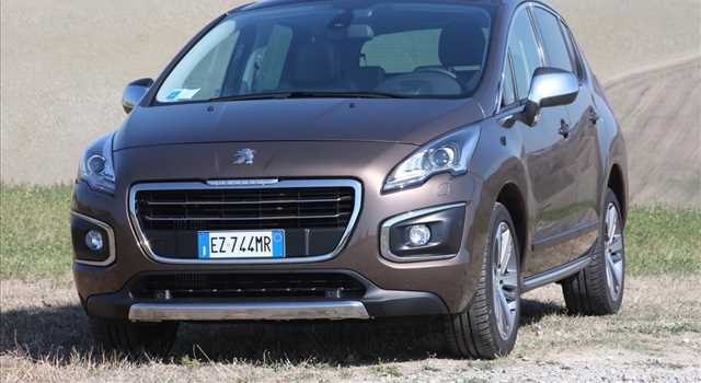 Peugeot 3008 vs Citroen C4 Picasso, prova su strada