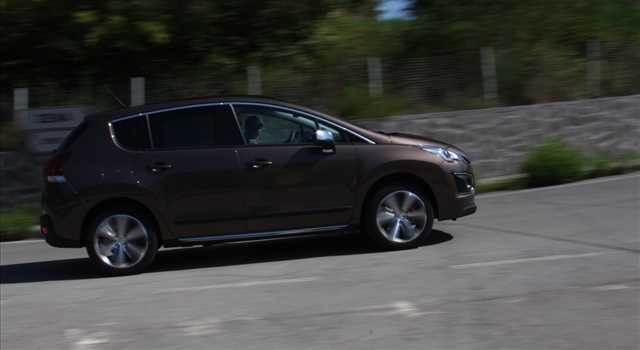 Peugeot 3008 vs Citroen C4 Picasso, prova su strada