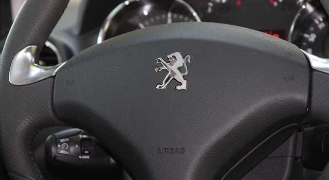 Peugeot 3008 vs Citroen C4 Picasso, prova su strada