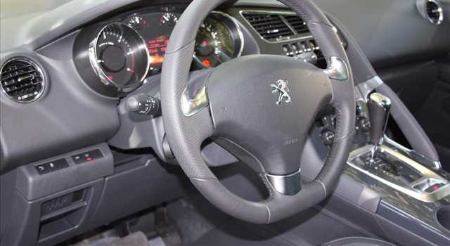 Peugeot 3008 vs Citroen C4 Picasso, prova su strada