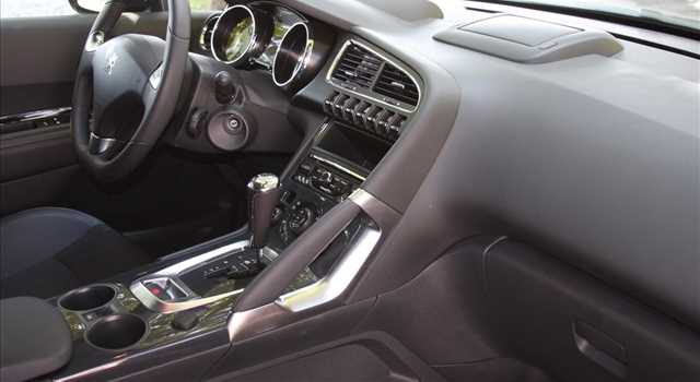 Peugeot 3008 vs Citroen C4 Picasso, prova su strada