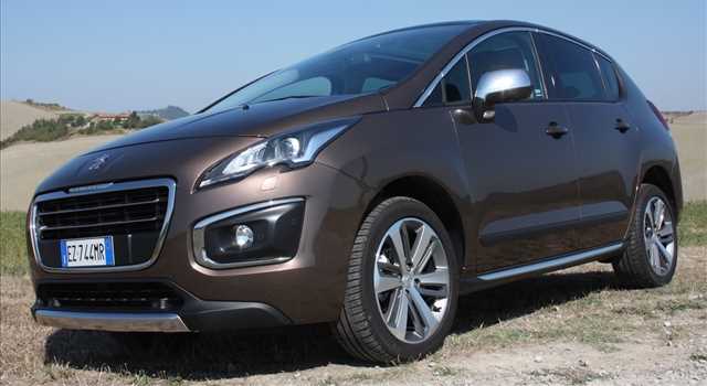 Peugeot 3008 vs Citroen C4 Picasso, prova su strada