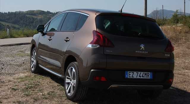 Peugeot 3008 vs Citroen C4 Picasso, prova su strada