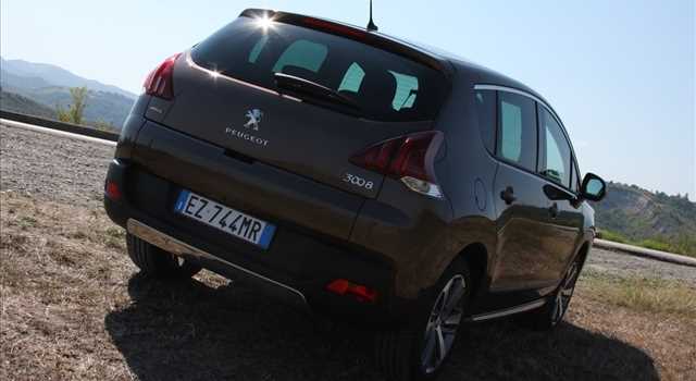 Peugeot 3008 vs Citroen C4 Picasso, prova su strada