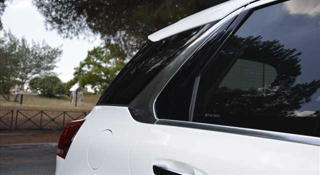 Peugeot 3008 vs Citroen C4 Picasso, prova su strada