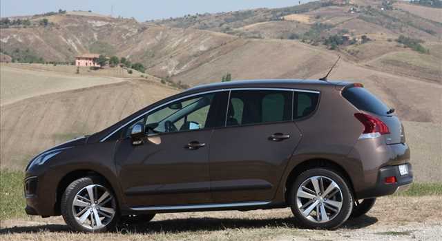 Peugeot 3008 vs Citroen C4 Picasso, prova su strada
