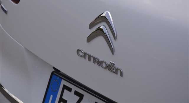 Peugeot 3008 vs Citroen C4 Picasso, prova su strada