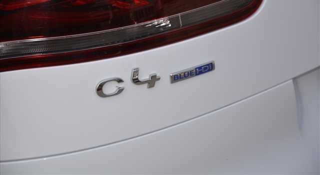 Peugeot 3008 vs Citroen C4 Picasso, prova su strada