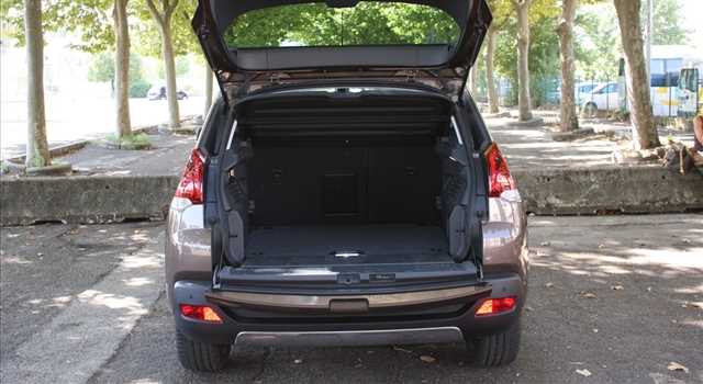 Peugeot 3008 vs Citroen C4 Picasso, prova su strada