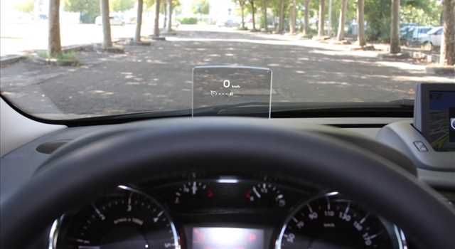 Peugeot 3008 vs Citroen C4 Picasso, prova su strada