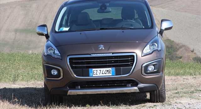 Peugeot 3008 vs Citroen C4 Picasso, prova su strada