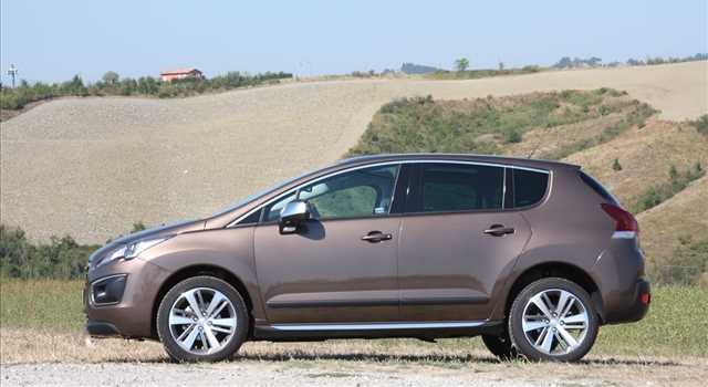 Peugeot 3008 vs Citroen C4 Picasso, prova su strada