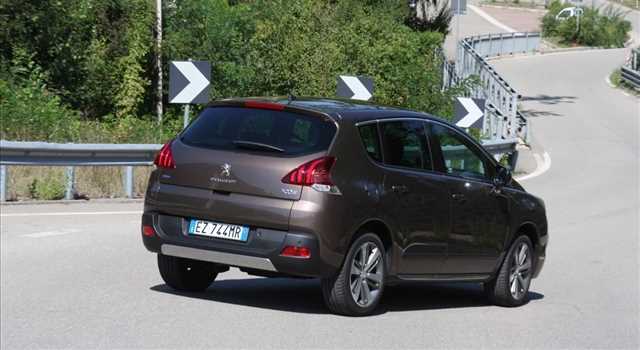 Peugeot 3008 vs Citroen C4 Picasso, prova su strada