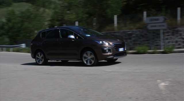 Peugeot 3008 vs Citroen C4 Picasso, prova su strada