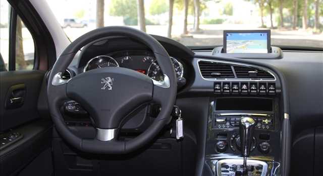 Peugeot 3008 vs Citroen C4 Picasso, prova su strada