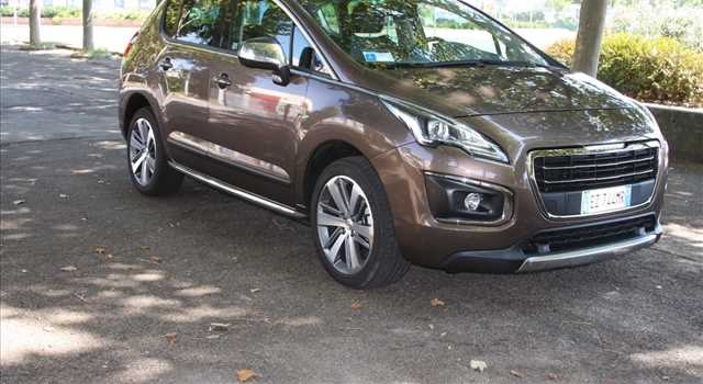 Peugeot 3008 vs Citroen C4 Picasso, prova su strada
