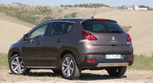 Peugeot 3008 vs Citroen C4 Picasso, prova su strada