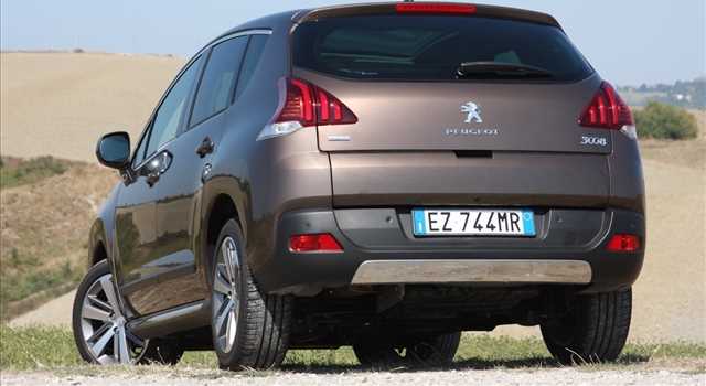 Peugeot 3008 vs Citroen C4 Picasso, prova su strada