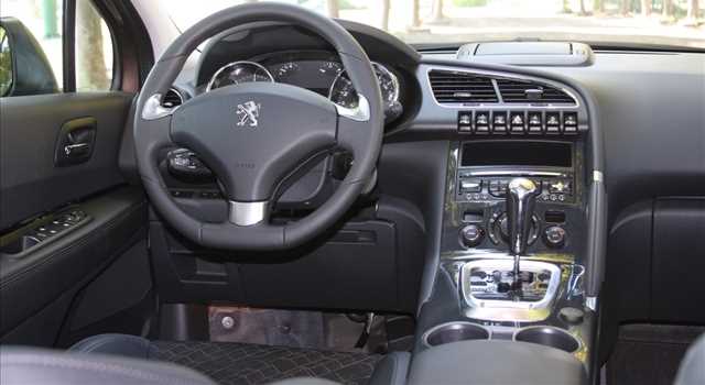 Peugeot 3008 vs Citroen C4 Picasso, prova su strada