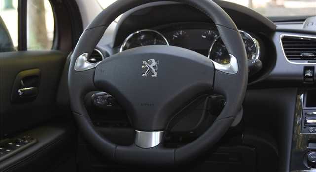 Peugeot 3008 vs Citroen C4 Picasso, prova su strada