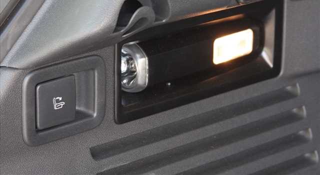 Peugeot 3008 vs Citroen C4 Picasso, prova su strada