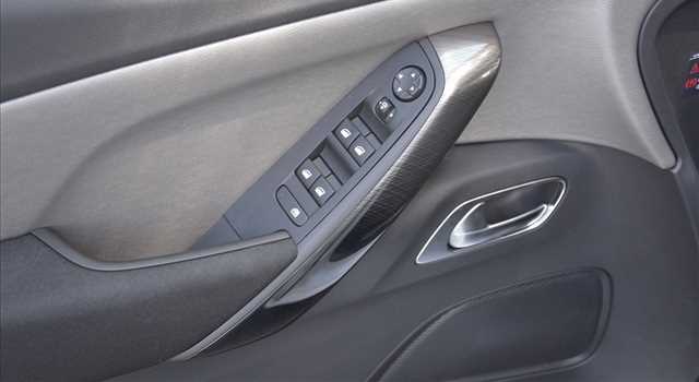 Peugeot 3008 vs Citroen C4 Picasso, prova su strada