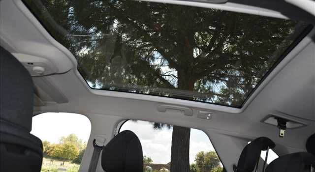 Peugeot 3008 vs Citroen C4 Picasso, prova su strada