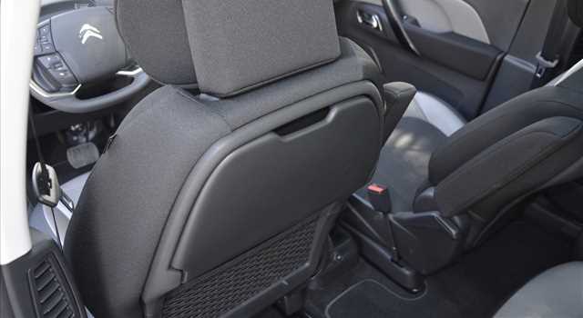 Peugeot 3008 vs Citroen C4 Picasso, prova su strada