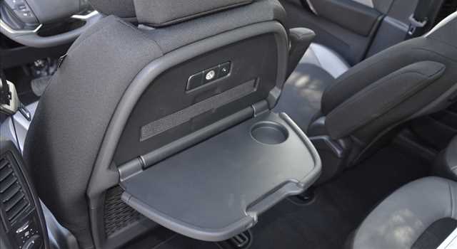 Peugeot 3008 vs Citroen C4 Picasso, prova su strada